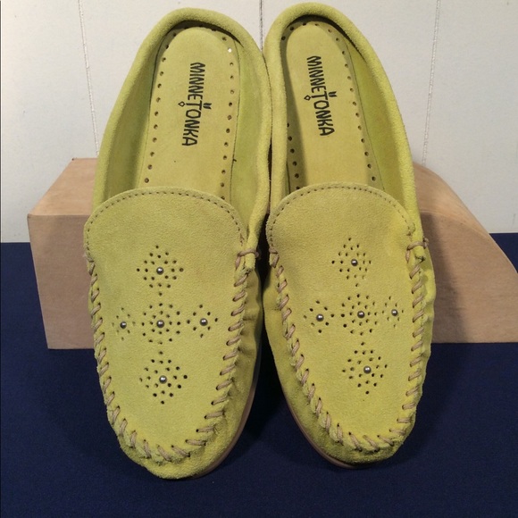 Minnetonka Moccasins Suede Leather chartreuse color Women’s size 11 - Picture 1 of 8